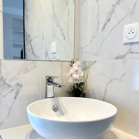 Typical Luxurious Parisian Getaway Appartement *
