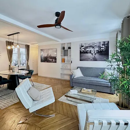 Appartement Typical Luxurious Parisian Getaway