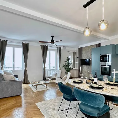 Апартаменты Typical Luxurious Parisian Getaway *