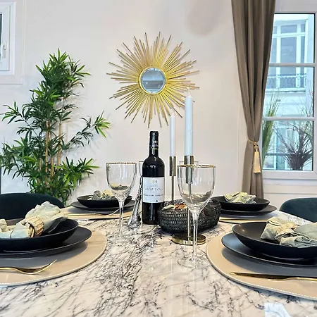 Апартаменты Typical Luxurious Parisian Getaway
