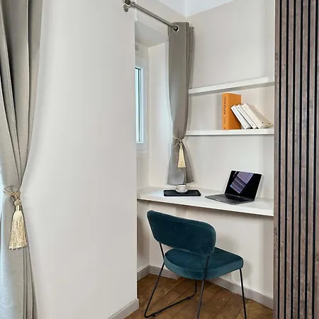 Typical Luxurious Parisian Getaway Апартаменты *