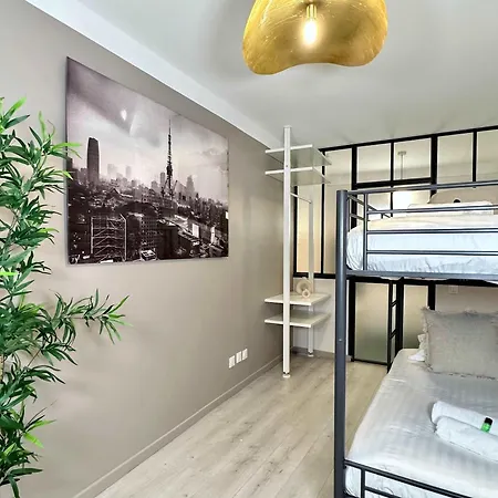Typical Luxurious Parisian Getaway Париж